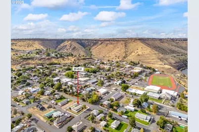 299 4th St, Maupin, OR 97037 - Photo 38