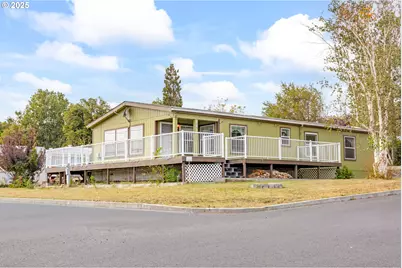 299 4th St, Maupin, OR 97037 - Photo 1