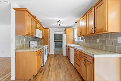 9305 NE 9th St, Vancouver, WA 98664 - Photo 10