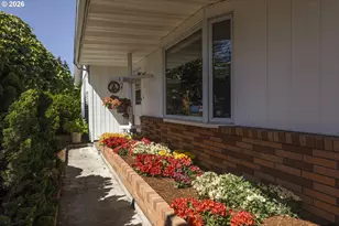 492 N Larch Ave, Stayton, OR 97383 - Photo 4