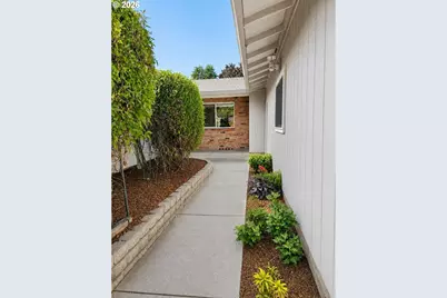 20025 SW Newcastle Dr, Beaverton, OR 97078 - Photo 2