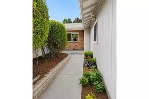 20025 SW Newcastle Dr, Beaverton, OR 97078 - Photo 2