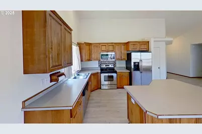 120 SE Edwards Ave, Winston, OR 97496 - Photo 6