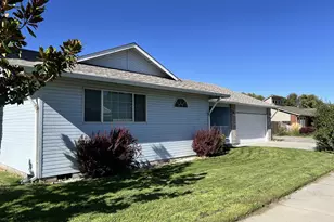 790 W Division Ave, Hermiston, OR 97838 - Photo 2