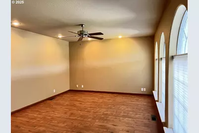 790 W Division Ave, Hermiston, OR 97838 - Photo 4