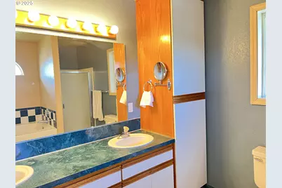 790 W Division Ave, Hermiston, OR 97838 - Photo 14