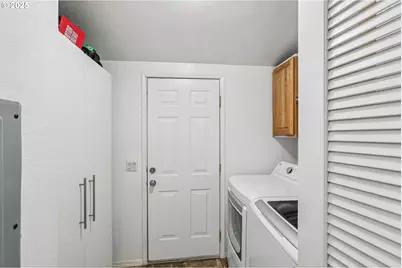 914 James St, Independence, OR 97351 - Photo 32