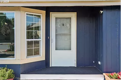 914 James St, Independence, OR 97351 - Photo 8