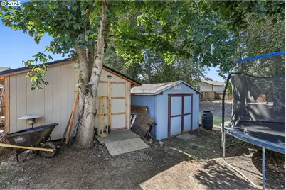 914 James St, Independence, OR 97351 - Photo 40