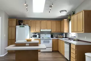 1111 SE 3rd Ave, Canby, OR 97013 - Photo 2