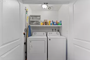 2046 NE Freemont Ave, Roseburg, OR 97470 - Photo 22