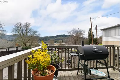 2046 NE Freemont Ave, Roseburg, OR 97470 - Photo 14
