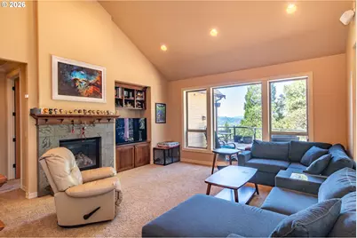 762 Southridge Way, Roseburg, OR 97470 - Photo 12
