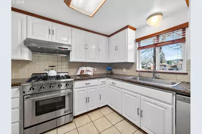 1006 Mountain View Rd, Sweet Home, OR 97386 - Photo 16