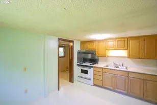 2932 Ash St, North Bend, OR 97459 - Photo 6