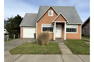 945 2nd St, Bandon, OR 97411 - Photo 2