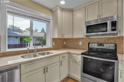 813 NE 194th Ave, Portland, OR 97230 - Photo 16