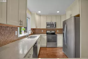 813 NE 194th Ave, Portland, OR 97230 - Photo 14