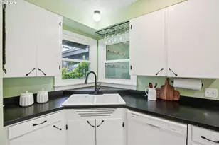 330 NW 14th St, McMinnville, OR 97128 - Photo 14