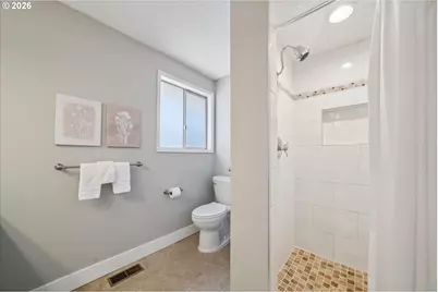 6642 Oakridge Dr, Gladstone, OR 97027 - Photo 16