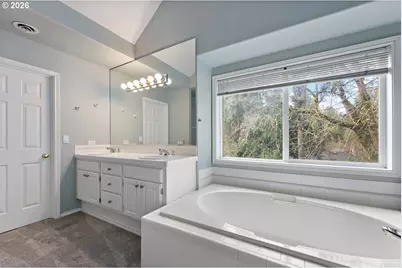 2714 SW Leah Ct, Portland, OR 97219 - Photo 18