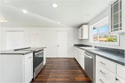 3046 Crystal Mountain Ave, Medford, OR 97504 - Photo 10