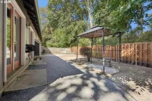 875 NE Eaglenest Ct, Hillsboro, OR 97124 - Photo 38