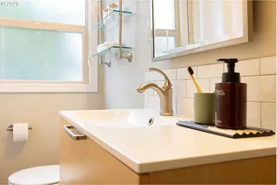 1533 NE Holman St, Portland, OR 97211 - Photo 16
