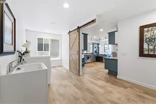 2115 NE 158th Pl, Portland, OR 97230 - Photo 32