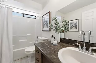 2115 NE 158th Pl, Portland, OR 97230 - Photo 28