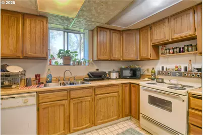 212 S Water St, Weston, OR 97886 - Photo 32