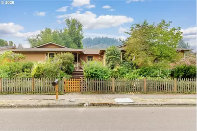 370 SW 4th St, Gresham, OR 97080 - Photo 2