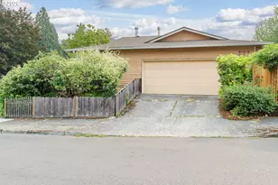 370 SW 4th St, Gresham, OR 97080 - Photo 4