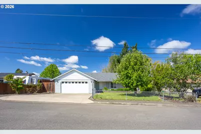 4216 Stella St, Roseburg, OR 97471 - Photo 2