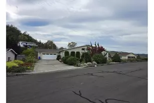 647 Highland Vista Ln, Roseburg, OR 97471 - Photo 2