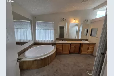 647 Highland Vista Ln, Roseburg, OR 97471 - Photo 18