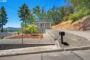 1840 NW Goetz St, Roseburg, OR 97471 - Photo 2