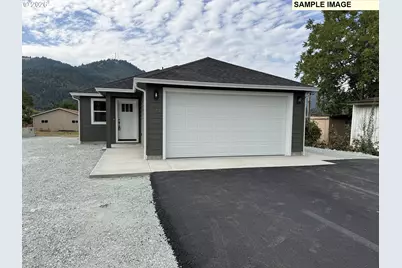 1117 Laura St, Myrtle Creek, OR 97457 - Photo 1