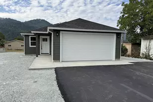 1117 Laura St, Myrtle Creek, OR 97457 - Photo 1