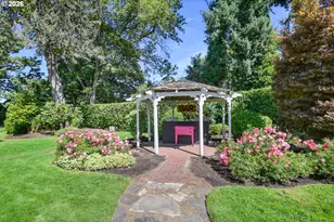 850 E Beacon Dr, Eugene, OR 97404 - Photo 36