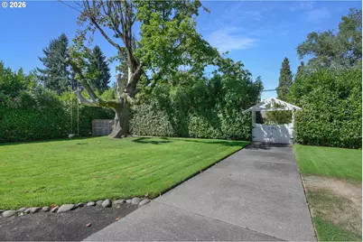 850 E Beacon Dr, Eugene, OR 97404 - Photo 38