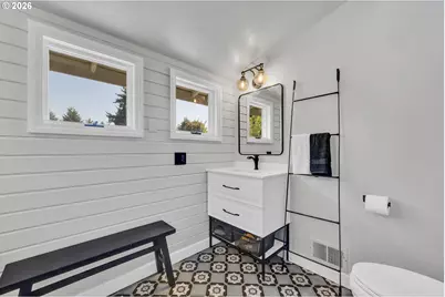 850 E Beacon Dr, Eugene, OR 97404 - Photo 18