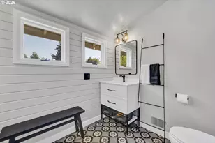 850 E Beacon Dr, Eugene, OR 97404 - Photo 18