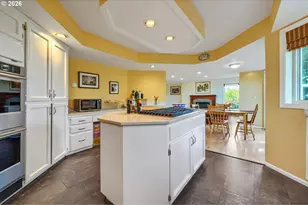 2902 SW Orchard Hill Pl, Lake Oswego, OR 97035 - Photo 10