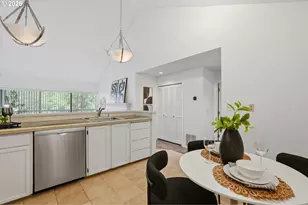 5250 S Landing Dr, Portland, OR 97239 - Photo 10