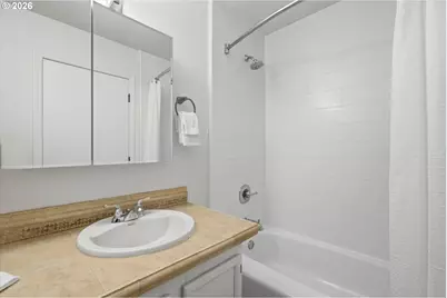 5250 S Landing Dr #308, Portland, OR 97239 - Photo 16