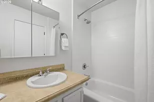 5250 S Landing Dr, Portland, OR 97239 - Photo 16