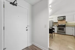 5250 S Landing Dr, Portland, OR 97239 - Photo 4