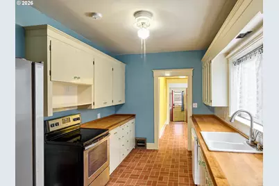 216 S James St, Silverton, OR 97381 - Photo 12
