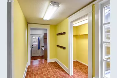 216 S James St, Silverton, OR 97381 - Photo 24